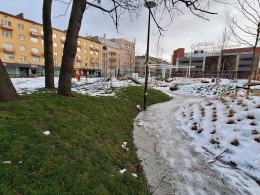Pamiątkowa tablica Olgi Sipowicz już jest. Czekamy na głos Rady Miasta w sprawie nazwy placu