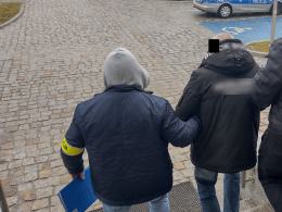 Poszukiwany za kradzież rozbójniczą trafił do więzienia