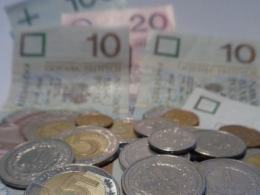 Wypadek na drodze powiatowej - pojazd wylądował na dachu