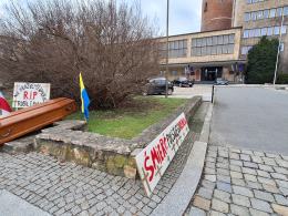 "Nie będziemy umierać". Akcja protestacyjno - informacyjna w centrum Opola