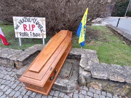 "Nie będziemy umierać". Akcja protestacyjno - informacyjna w centrum Opola