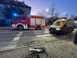 Zderzenie dwóch samochodów w Kluczborku. Poszkodowany rowerzysta.