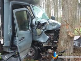 Groźnie wyglądający wypadek w Jasieniu - kierowca miał dużo szczęścia