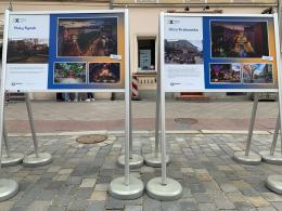 Otwarcie wystawy "Dwie dekady zmian" na opolskim rynku