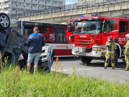 Wypadek na ulicy Nysy Łużyckiej. Dwie osoby poszkodowane. Utrudnienia w ruchu
