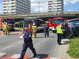 Wypadek na ulicy Nysy Łużyckiej. Dwie osoby poszkodowane. Utrudnienia w ruchu