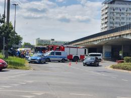 Wypadek na ulicy Nysy Łużyckiej. Dwie osoby poszkodowane. Utrudnienia w ruchu