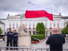 "Rządy Tuska kontynuują rządy Morawieckiego". Pół miliarda znika z KPO