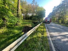 Wypadek na DW426: Samochód osobowy wypadł z drogi