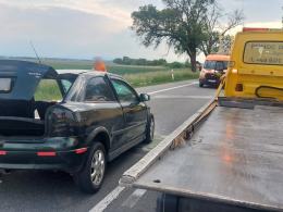 Zderzenie czołowe dwóch aut. Dwie osoby w szpitalu