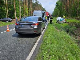 Kierowca stracił panowanie nad pojazdem i wylądował w rowie