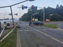 Wypadek na ulicy Częstochowskiej. Radiowóz zderzył się z autem osobowym