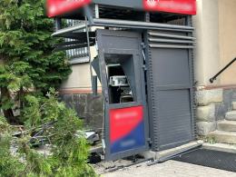 Najciemniej pod latarnią, czyli wysadzenie bankomatu pod komisariatem policji