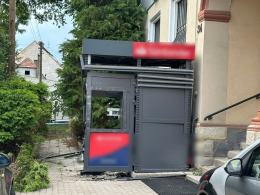 Najciemniej pod latarnią, czyli wysadzenie bankomatu pod komisariatem policji