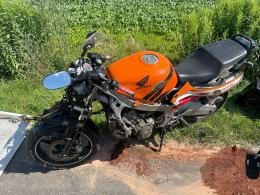 Zderzenie motocyklisty z rowerzystą. Dwie osoby w szpitalu