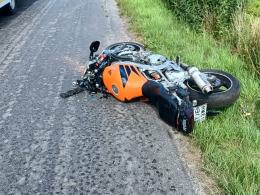 Zderzenie motocyklisty z rowerzystą. Dwie osoby w szpitalu