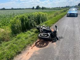 Zderzenie motocyklisty z rowerzystą. Dwie osoby w szpitalu