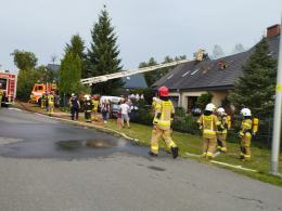 Pożar poddasza. Na dachu była instalacja fotowoltaiczna