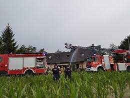 Pożar poddasza. Na dachu była instalacja fotowoltaiczna