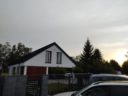 Pożar poddasza. Na dachu była instalacja fotowoltaiczna