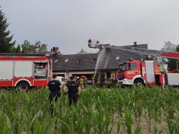 Pożar poddasza. Na dachu była instalacja fotowoltaiczna