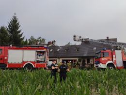 Pożar poddasza. Na dachu była instalacja fotowoltaiczna