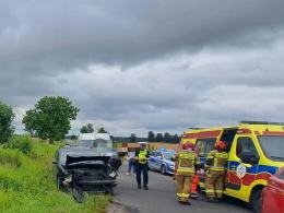 Wypadek na DK42 w Bukowie w powiecie namysłowskim. Trzy osoby w szpitalu