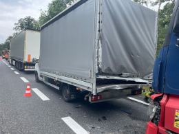 Dąbrowa: zderzenie dwóch ciężarówek i busa na DK46