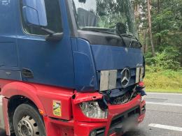 Dąbrowa: zderzenie dwóch ciężarówek i busa na DK46