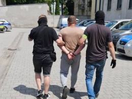 Poszukiwany listem gończym nie rozstawał się z maczetą i metalową pałką