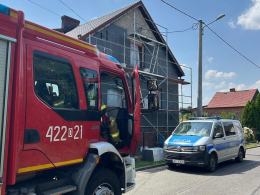 Mężczyzna porażony prądem w Dobieszowie: służby ratunkowe w akcji