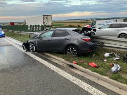 Wypadek na A4: Samochód osobowy najechał na tył naczepy ciężarówki