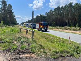 Zderzenie busa przewożącego butle gazowe z ciężarówką na DK45