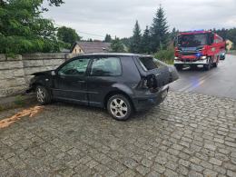 Dwa zdarzenia drogowe w powiecie opolskim: obaj kierowcy uderzyli w konstrukcje