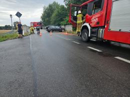 Dwa zdarzenia drogowe w powiecie opolskim: obaj kierowcy uderzyli w konstrukcje