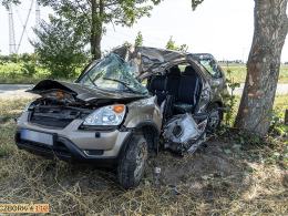 AKTUALIZACJA. 20-latka niestety zmarła. Wypadek na drodze powiatowej z Krzywizny do Rożnowa