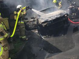 Auto stanęło w płomieniach. Akcja gaśnicza w miejscowości Pokój