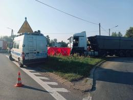 Wypadek na skrzyżowaniu K45 i W416: Rowerzystka potrącona przez ciężarówkę