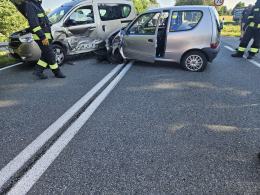 Wypadek dwóch samochodów osobowych. Kobieta wymusiła pierwszeństwo