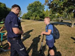 Akcja "Bezpieczna droga do szkoły": Rozdawali odblaski i edukowali uczniów