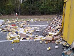 Wypadek na A4: Bus przewrócił się na bok