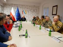 Konferencja sztabu kryzysowego z udziałem ministra Tomasza Siemoniaka