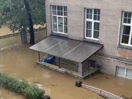 Nysa: ewakuacja szpitala po zalaniu. Brak jest prądu