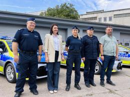 Nowe radiowozy dla policjantów z terenów popowodziowych