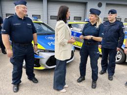 Nowe radiowozy dla policjantów z terenów popowodziowych