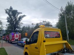 Czołowe zderzenie dostawczaka z osobówką w Ligocie Prószkowskiej - dwie osoby poszkodowane