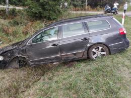 Zmęczony zasnął za kierownicą i skończył w rowie
