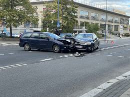 Kolizja dwóch samochodów na ul. Ozimskiej w Opolu