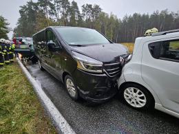 Karambol czterech pojazdów na DK45 w Trzebiszynie. Droga już przejezdna