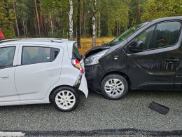 Karambol czterech pojazdów na DK45 w Trzebiszynie. Droga już przejezdna